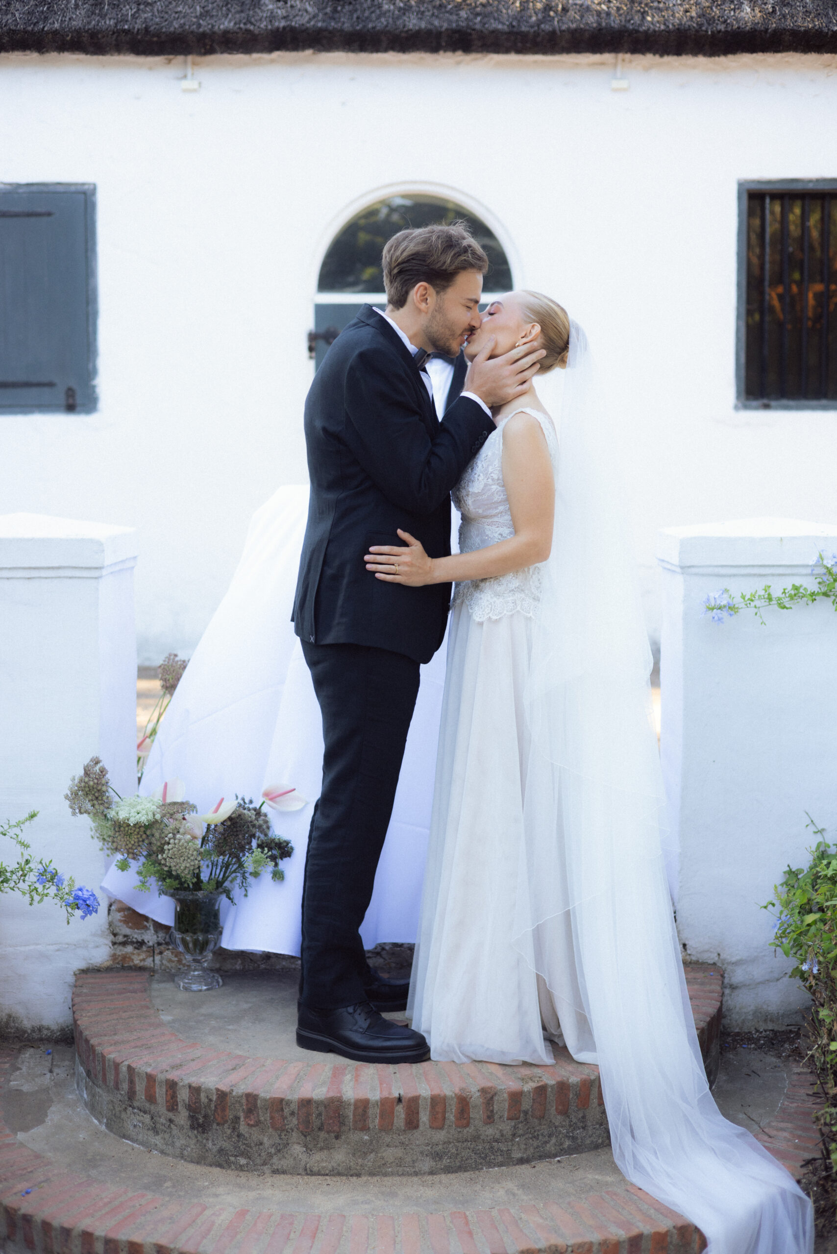 Wedding couple kissing on stairs, used as a wedding photography package icon