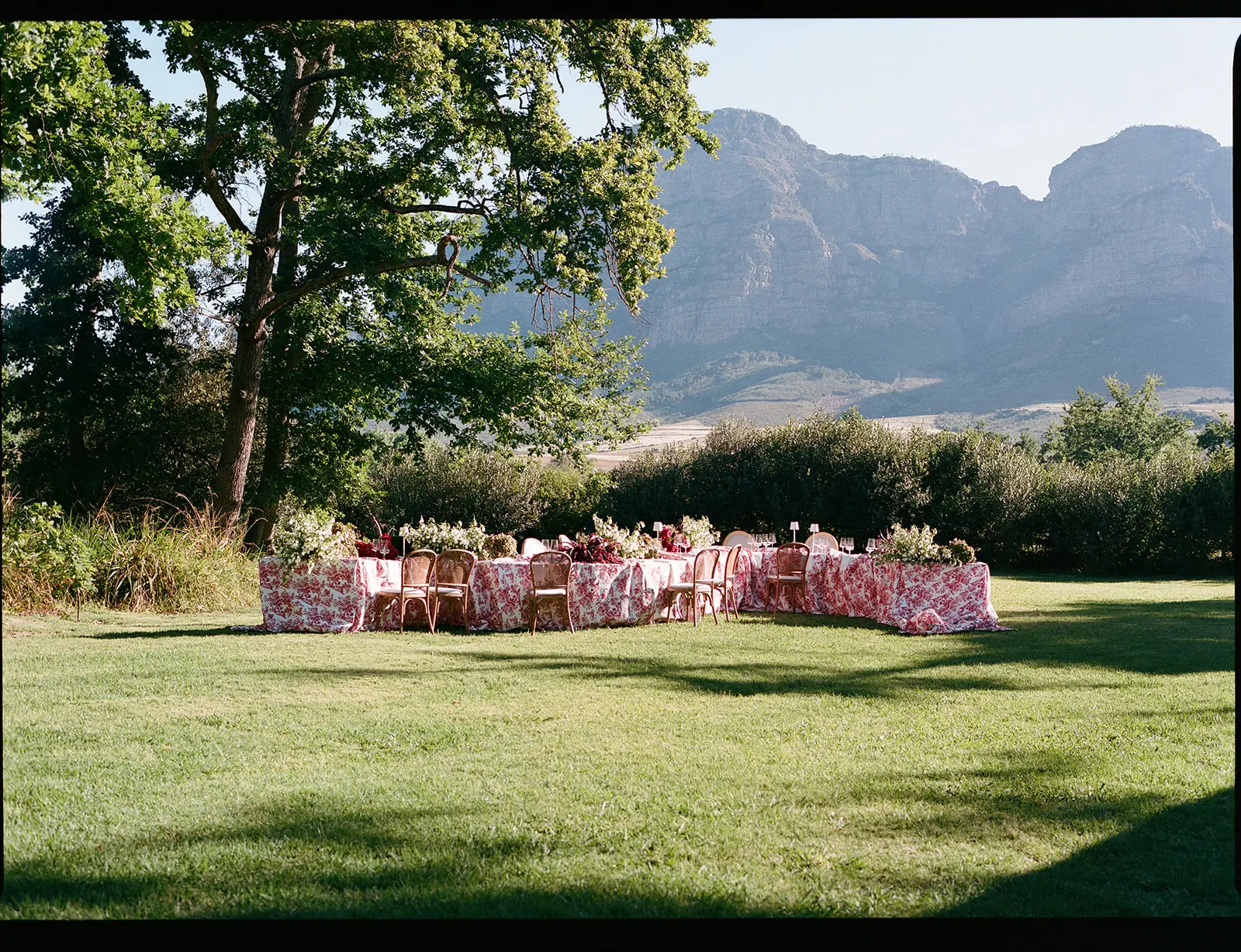 Wedding table scape at Plaisir's Tributary.