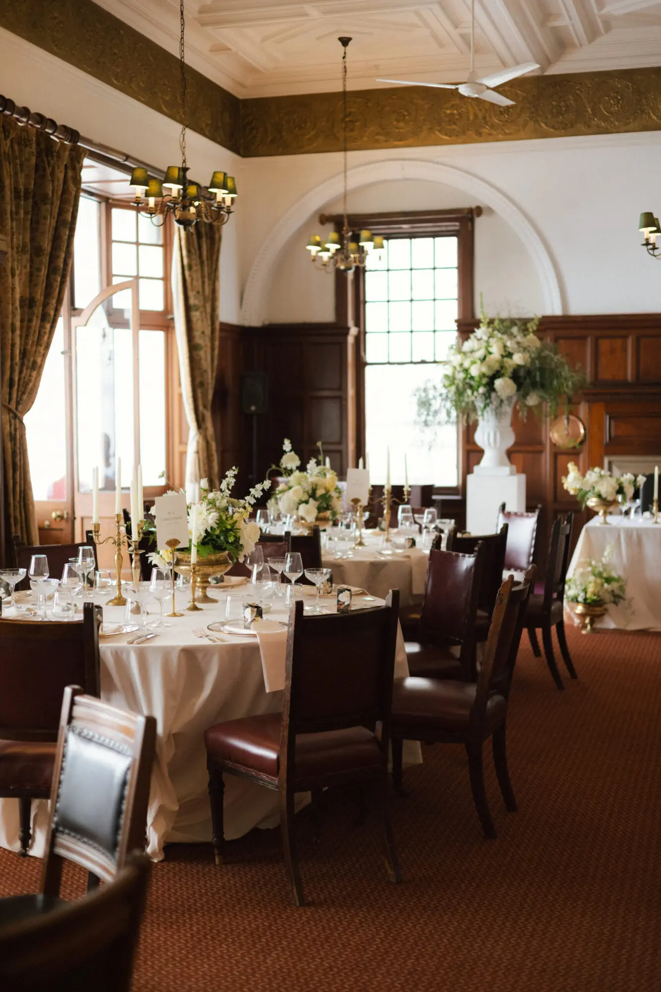 Old money wedding decor at the Cape Town Club.
